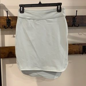 Lululemon stretchy skirt size 4 in mint